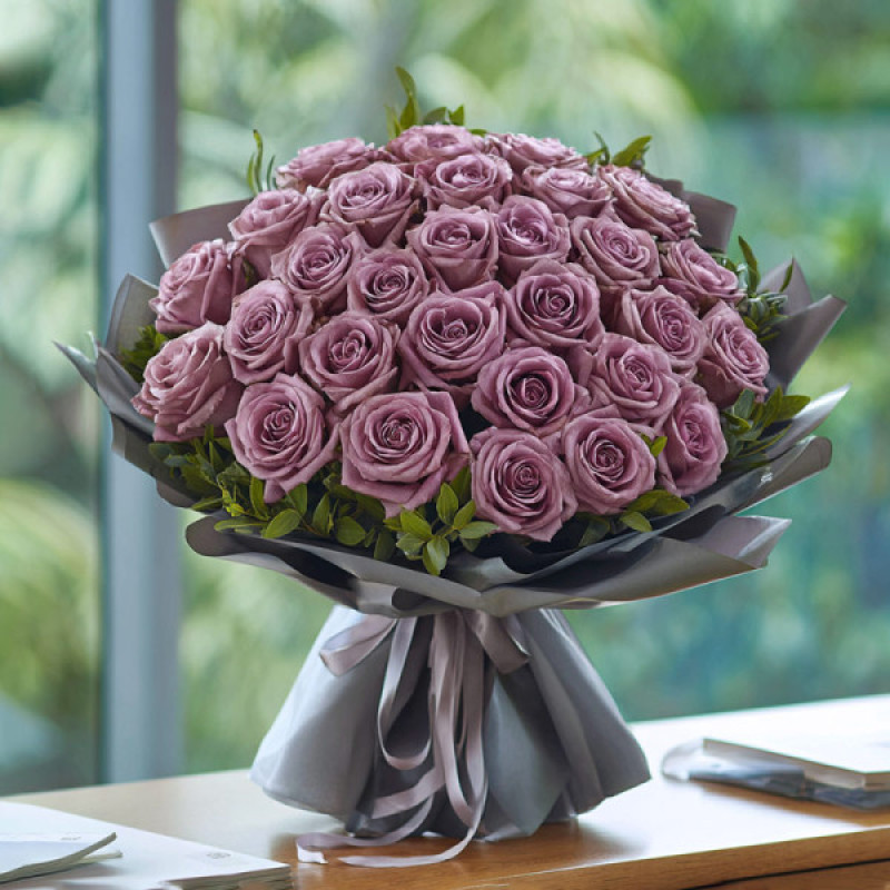 What is the price of Sengkang birthday white roses